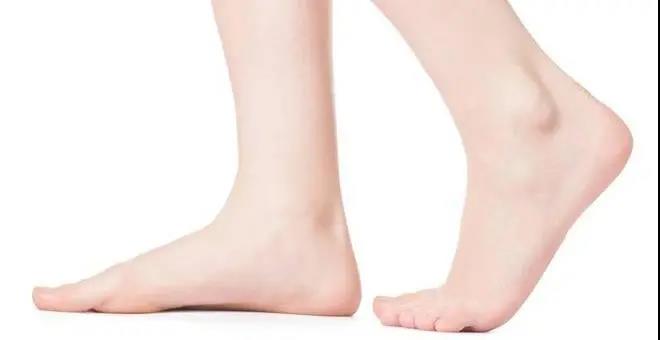 腳底艾灸你以為只是祛寒？竟還有這樣的功效！